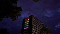 #MutiggegenHass: Kreishaus strahlte am Sonntag, 17. Mai in Regenbogenfarben